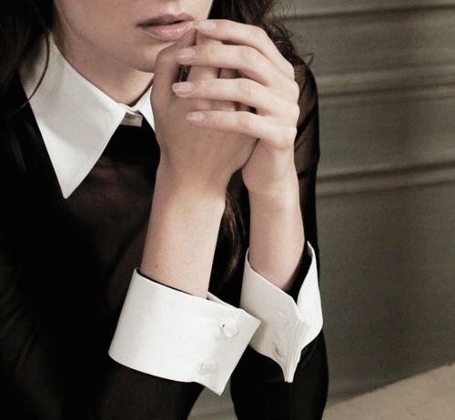 忘年会や新年会で好印象！シンプルワンピを今年顔に変身させて