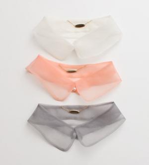 忘年会や新年会で好印象！シンプルワンピを今年顔に変身させて