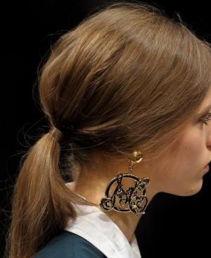 「ひとつ結び」で小顔に！簡単キレイになれるバリエーション13枚