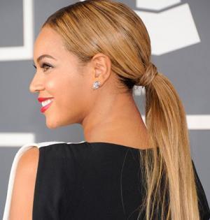 「ひとつ結び」で小顔に！簡単キレイになれるバリエーション13枚