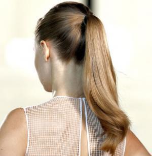 「ひとつ結び」で小顔に！簡単キレイになれるバリエーション13枚