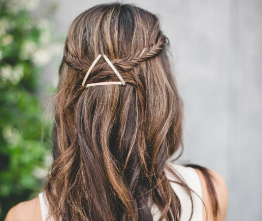 「ひとつ結び」で小顔に！簡単キレイになれるバリエーション13枚