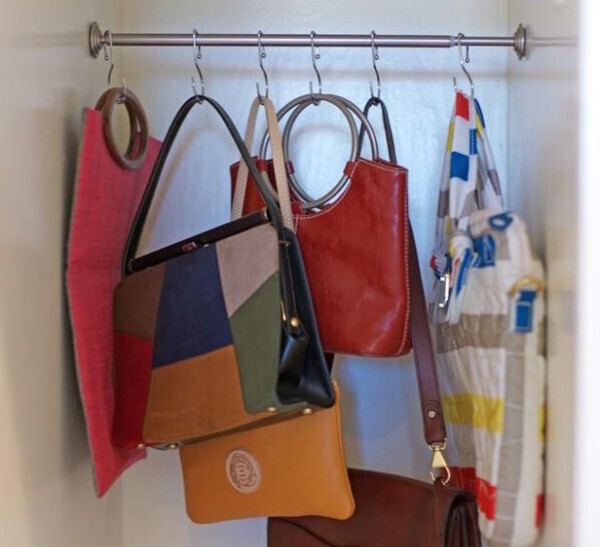年末大掃除でクローゼットがスッキリ！バック収納術