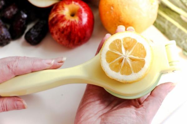 止まらない大人ニキビに終止符を。アラサーからはじめる間違いのないケアとは？