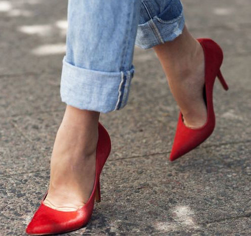 バレンタイン当日は「赤」のポイントコーデで気分をアゲて！