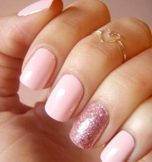 まだ寒いけど指先は春で可愛く！オフィスOKのオトナ女子向けネイル