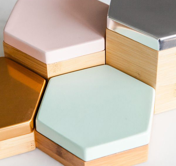 まだ寒いけど指先は春で可愛く！オフィスOKのオトナ女子向けネイル