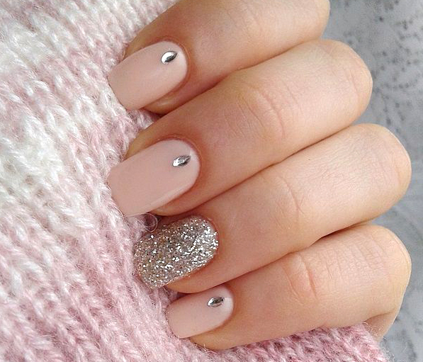 まだ寒いけど指先は春で可愛く！オフィスOKのオトナ女子向けネイル