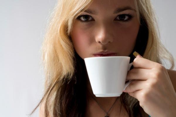 【えっ?それ、泥だけど！】セレブの間で大流行の「クレイを飲む」美容法とは