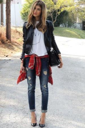 気になるヒップやお腹をカバーして「タイトパンツ」を着こなす方法