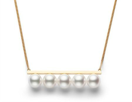 定番「パール」アクセを今っぽくオシャレに見せる！普段使いのコーデテクとは？