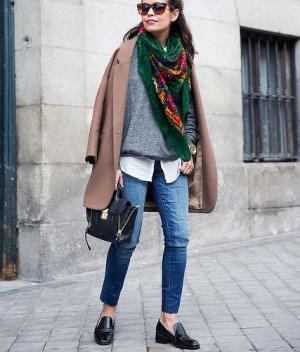 今春はスカーフが大注目！「さりげないのにオシャレ」に見えるスカーフの使い方って？