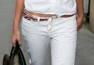 今春はスカーフが大注目！「さりげないのにオシャレ」に見えるスカーフの使い方って？