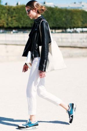 誰でも簡単！かっこよく「春色スニーカー」を履きこなすには？