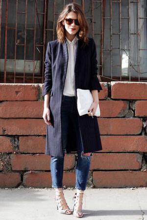 オンもオフも大活躍！春の大本命「チェスターコート」の着まわしテクとは？