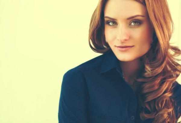 だれでも知的で上品に！「ネイビー」の今シーズンらしい着こなし方とは？