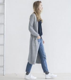 今シーズンはロング丈が人気！旬のカーディガンの着こなし方って？