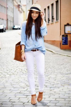 春夏はデニムシャツが大流行！今年らしい着こなしテクとは？