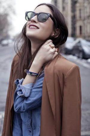 春夏はデニムシャツが大流行！今年らしい着こなしテクとは？