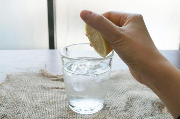 「朝だるい・・・」ならレモン水を！安価で美容効果がもりだくさん！