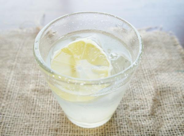 「朝だるい・・・」ならレモン水を！安価で美容効果がもりだくさん！