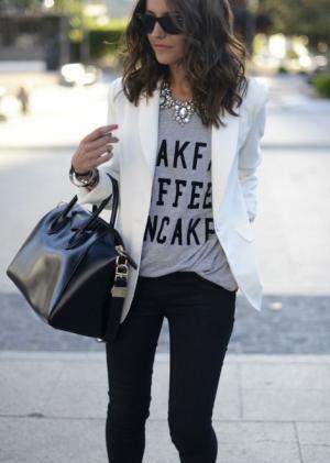 ただの地味は卒業！大人のシンプルお洒落ファッションをつくるコツって？