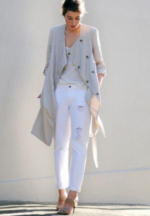 白なのに細く見える!? 流行のホワイトコーデを美しく着こなす方法