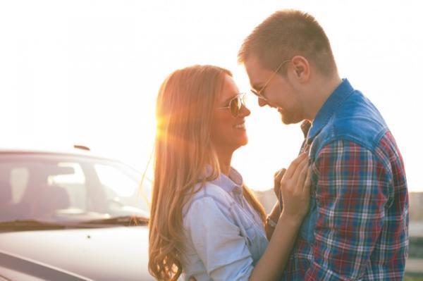 劇的オシャレに！今年の春夏っぽいシャツの着こなしテクとは？