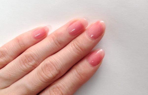 夏気分を先どり！女っぽい上品ネイルは「シロップネイル」を使えばカンタン！