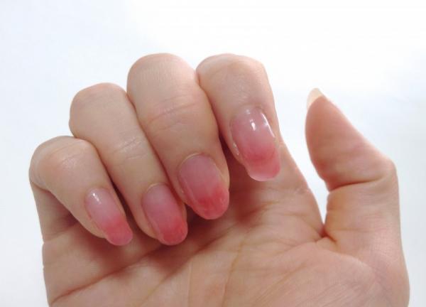 夏気分を先どり！女っぽい上品ネイルは「シロップネイル」を使えばカンタン！