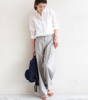 着こなしの幅がグンと広がる！白シャツを素材別に着こなす方法