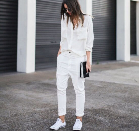 着こなしの幅がグンと広がる！白シャツを素材別に着こなす方法
