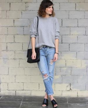 配色テクを覚えるだけ！「ライトグレー」を春夏っぽくオシャレに着こなすには？