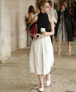 ブラックコーデが暑苦しくなくなる！夏でもオシャレに「黒」を着るには？