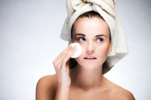 汗ばむ夏の毛穴には「蒸らしケア」を！カンタン黒ずみ対策法