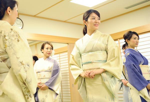 【誰でも浴衣美女に！】声をかけたくなる美しさ！和装時に魅力的なふるまい方って？