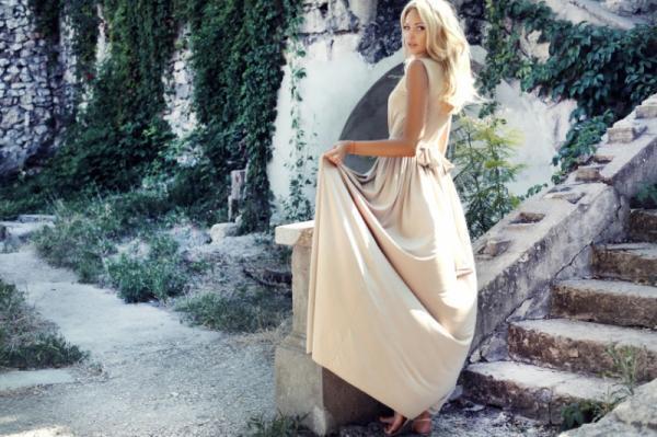 定番「ベージュ」が今っぽくオシャレになる！ヘルシーで色っぽい配色テクとは？