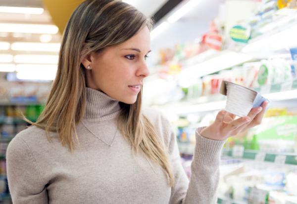 【美容効果バツグン！】ふつうのヨーグルトがギリシャヨーグルトに変身！簡単レシピとは？