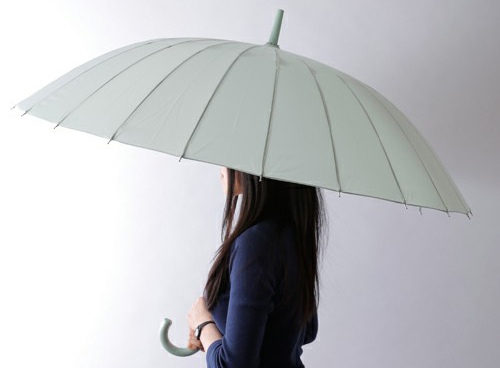 大人女子は雨の日もオシャレに！美シンプルな傘ブランド3選