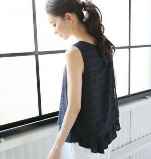 セクシー過ぎはNG！流行の「透け素材トップス」を上品に着こなす方法