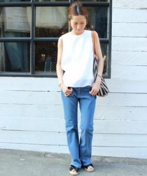 セクシー過ぎはNG！流行の「透け素材トップス」を上品に着こなす方法