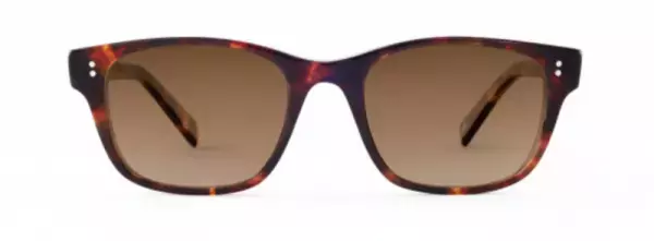 デイリー使いできる大人サングラスって？シンプルおしゃれなアイテムの選び方