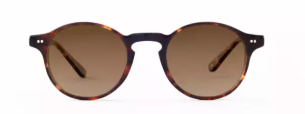 デイリー使いできる大人サングラスって？シンプルおしゃれなアイテムの選び方