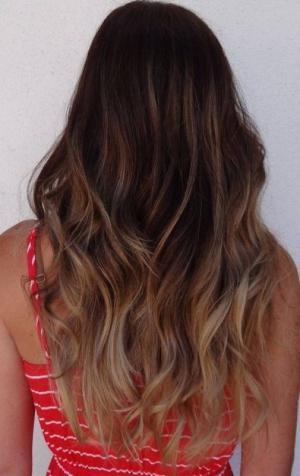 オフィスでは隠せる！明るい髪色を楽しめるオンブレイヘアって？