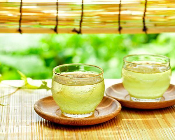 飲むだけじゃない！ナチュラル志向の美女は「緑茶」であらゆるキレイをつくる!?