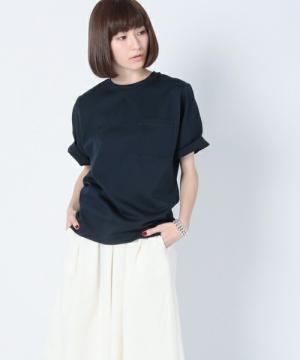 【大人のおしゃれ】シンプル過ぎない夏のトレンドTシャツの着こなし方法