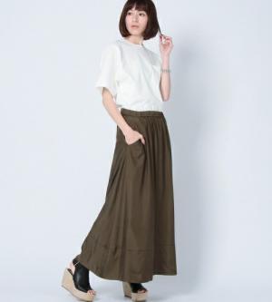 【大人のおしゃれ】シンプル過ぎない夏のトレンドTシャツの着こなし方法