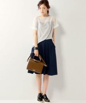 【大人のおしゃれ】シンプル過ぎない夏のトレンドTシャツの着こなし方法