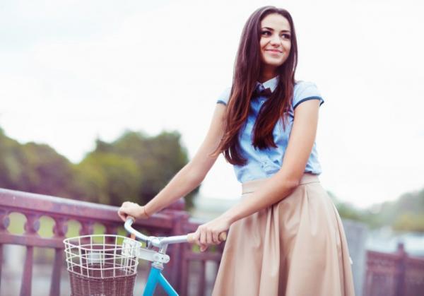 涼しげカラーで通勤コーデが爽やかに！今っぽい着こなし方って？