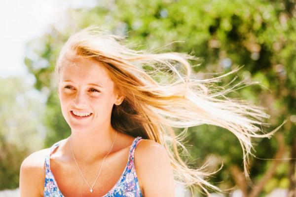 汗だくな姿は見せない！清潔感をキープする美女の定番アイテム3選